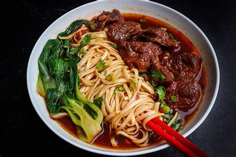  Il Niu rou mian una sinfonia di sapori piccanti e un caldo abbraccio di noodles