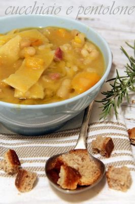   La zuppa di pane di Yan'an: un piatto rusticano che fonde sapori terrosi e note speziate sorprendenti!